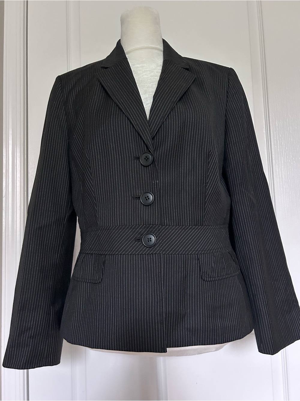 Ann Taylor Loft Black Pinstripe Tailored Blazer Jacket Wool Blend Size 8 Petite